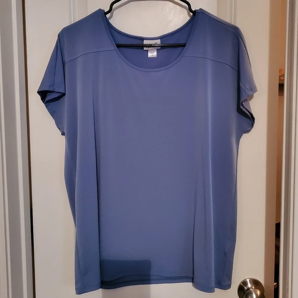 💎$3 WITH BUNDLE💎 Blouse in Soft Blue - Picture 2 of 7